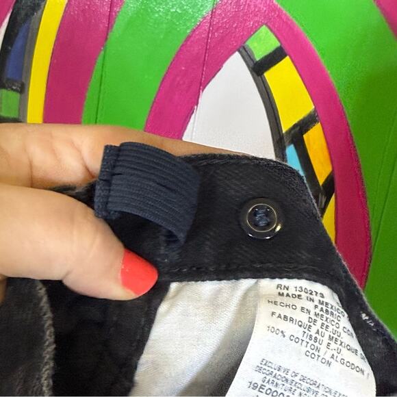 Wrangler, Classic Black Straight-Leg Jeans Timeless Design. Size 16 Reg. - Picture 5 of 7